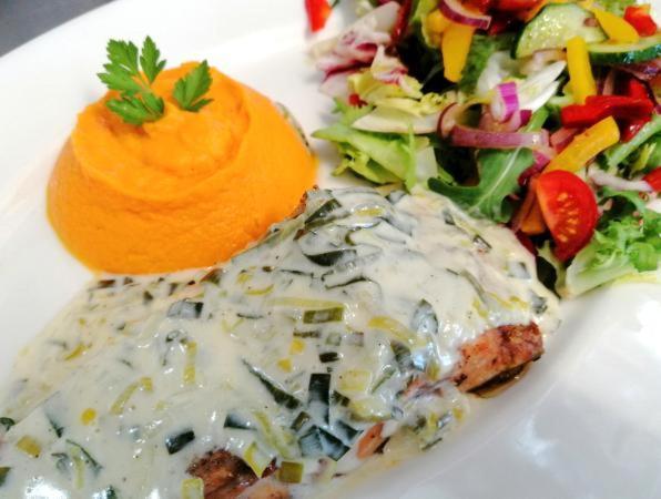 Restauracja Teo Hotel Cieszkow Eksteriør billede